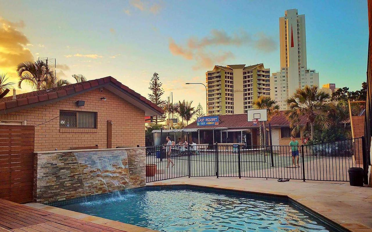 Maxmee Backpackers Resort Gold Coast Eksteriør billede